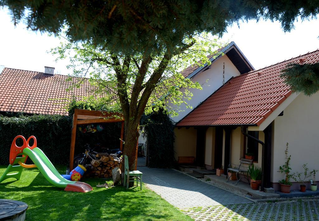 Penzion04 Třeboň Exteriör bild